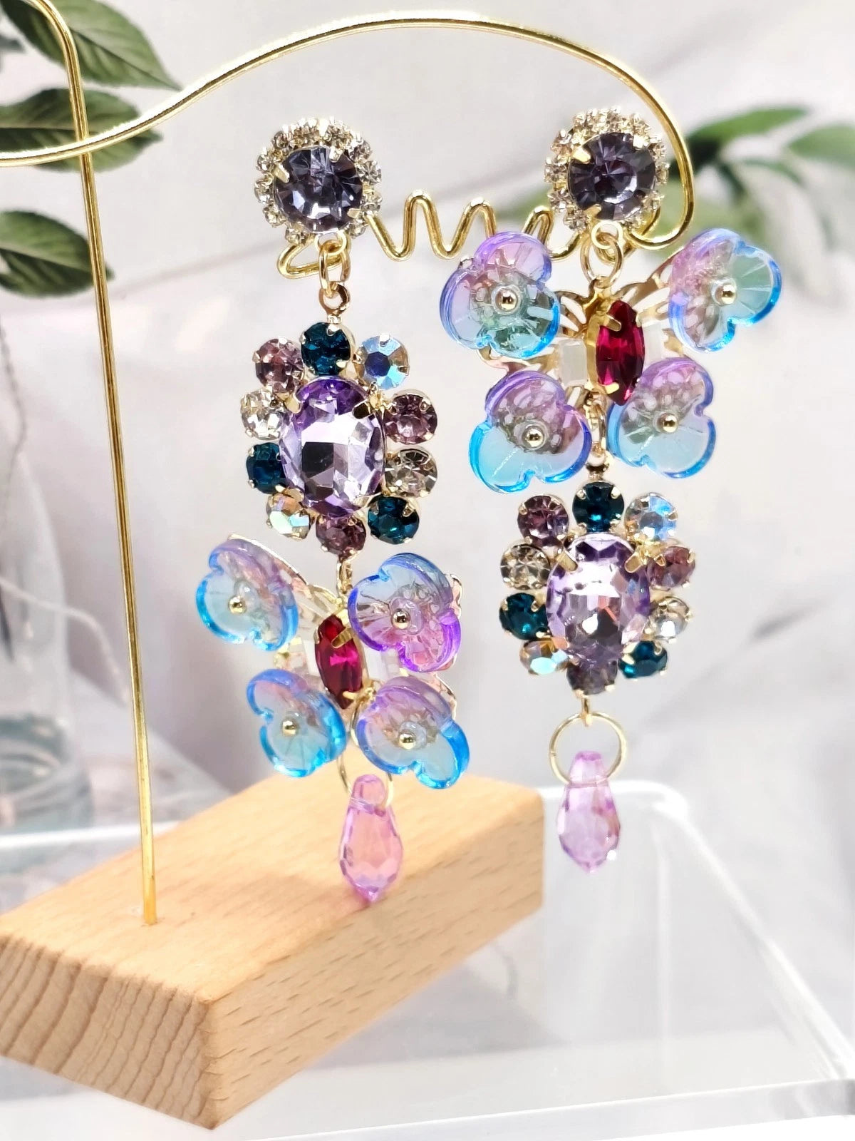 orecchini pendenti con farfalle e fiori di acrilico e zircone (ago d'argento)