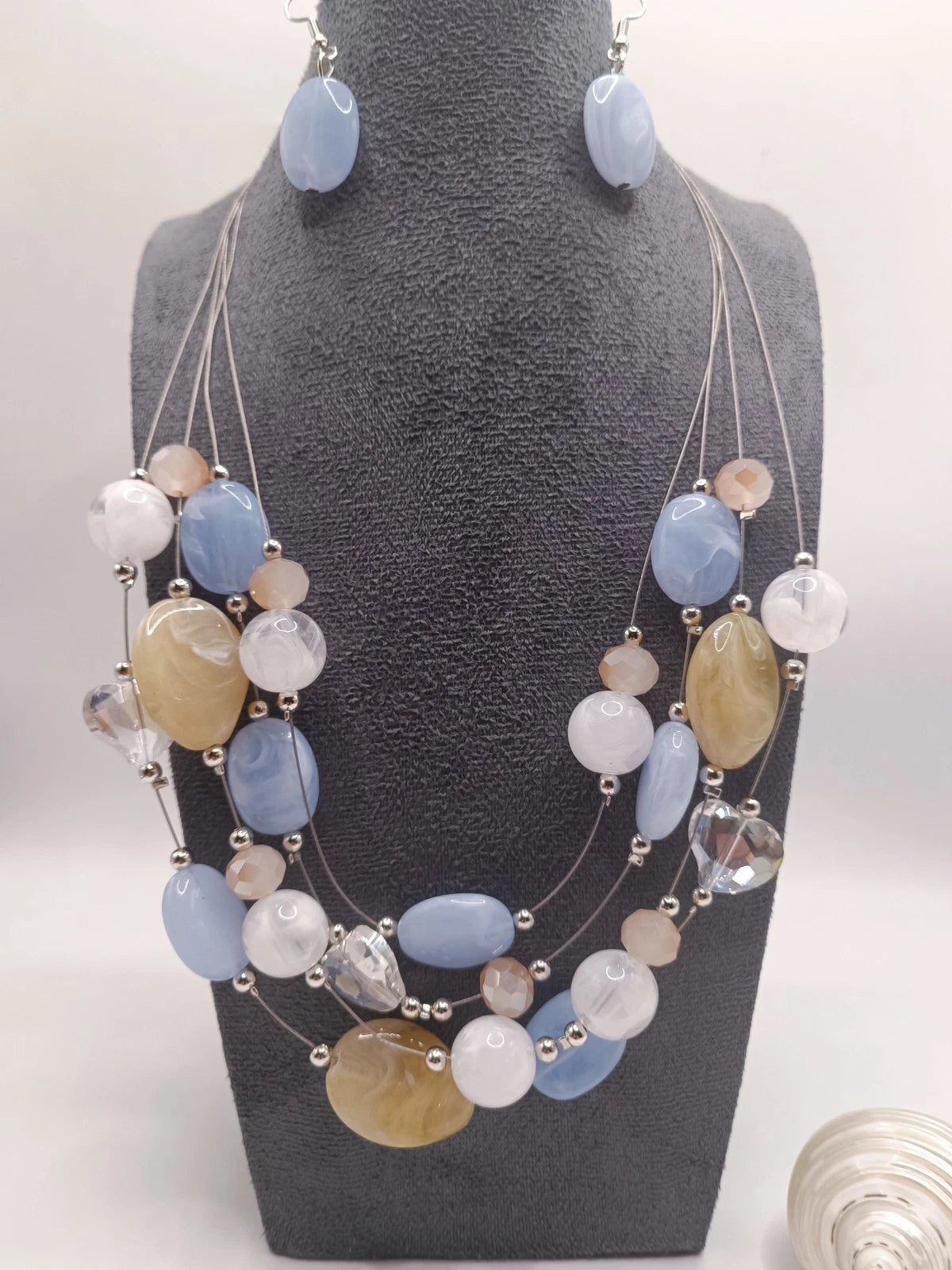 Fashion Set aus mehrschichtigen Kristallen und gefärbtem Glas mit Quasten, 2-teilig