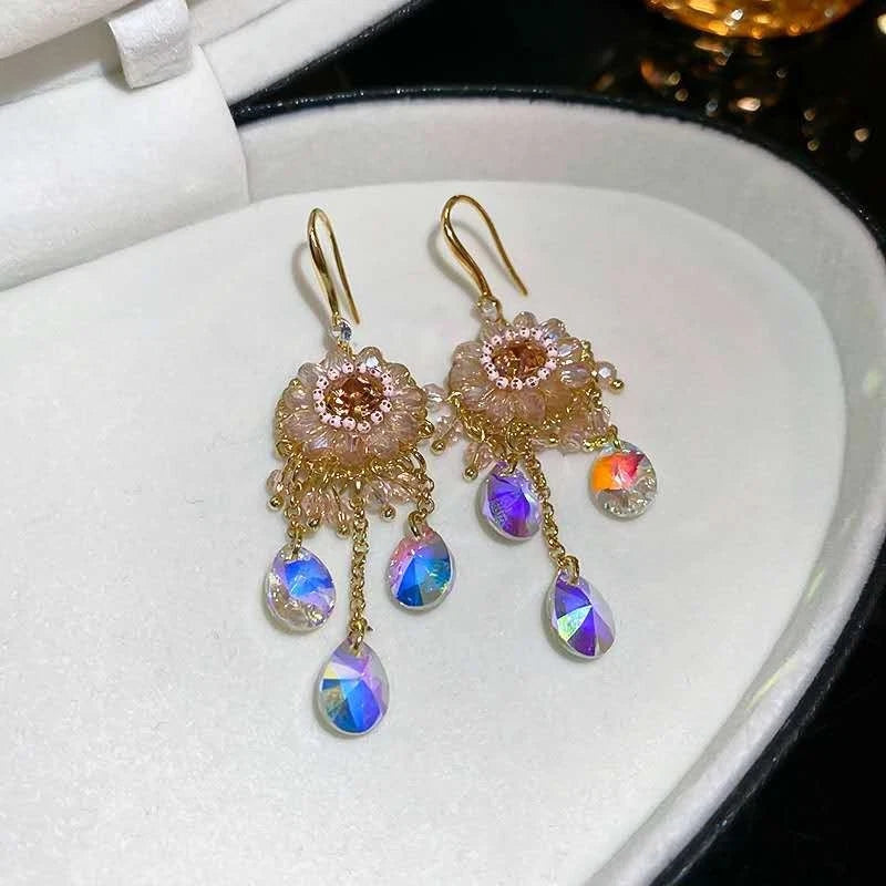 Orecchini di zirconi e cristalli con nappe stile boemo