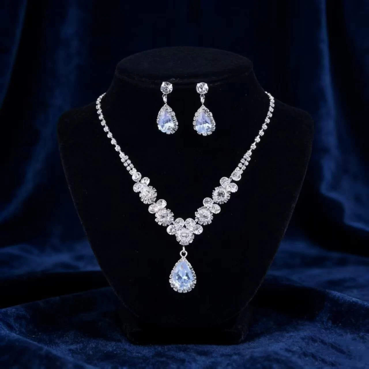 Fashion Set mit Blumen- und Tropfendesign aus Zirkonia und Strasssteinen, 2 TEILE