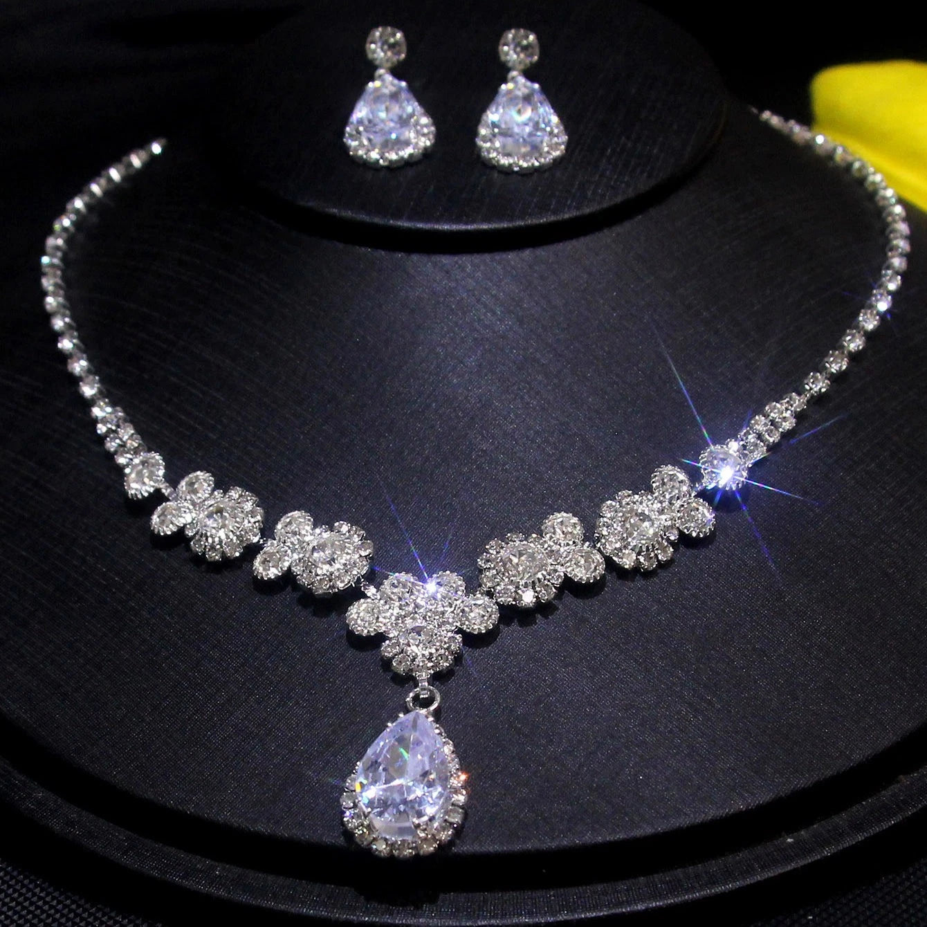 Fashion Set mit Blumen- und Tropfendesign aus Zirkonia und Strasssteinen, 2 TEILE