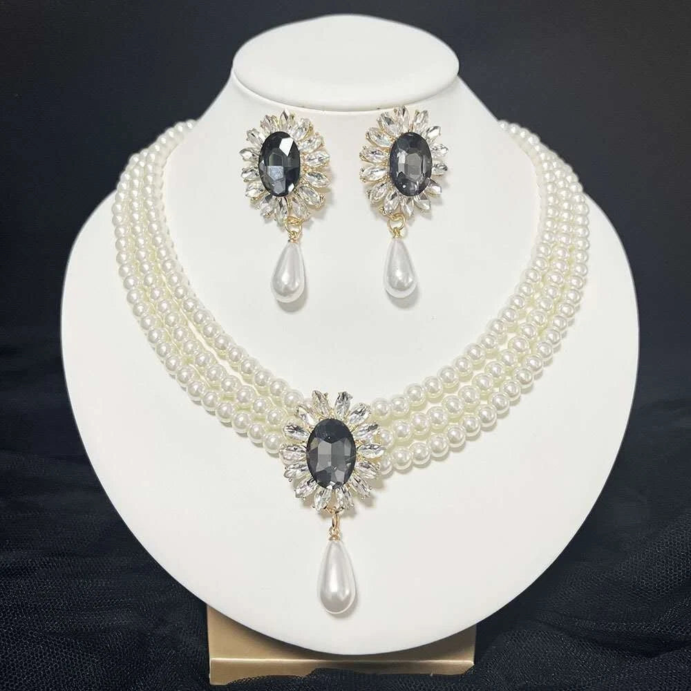 Set aus mehrlagiger Perlen- und Zirkoniakette im Vintage-Stil, 2-teilig (Halskette + Ohrringe)