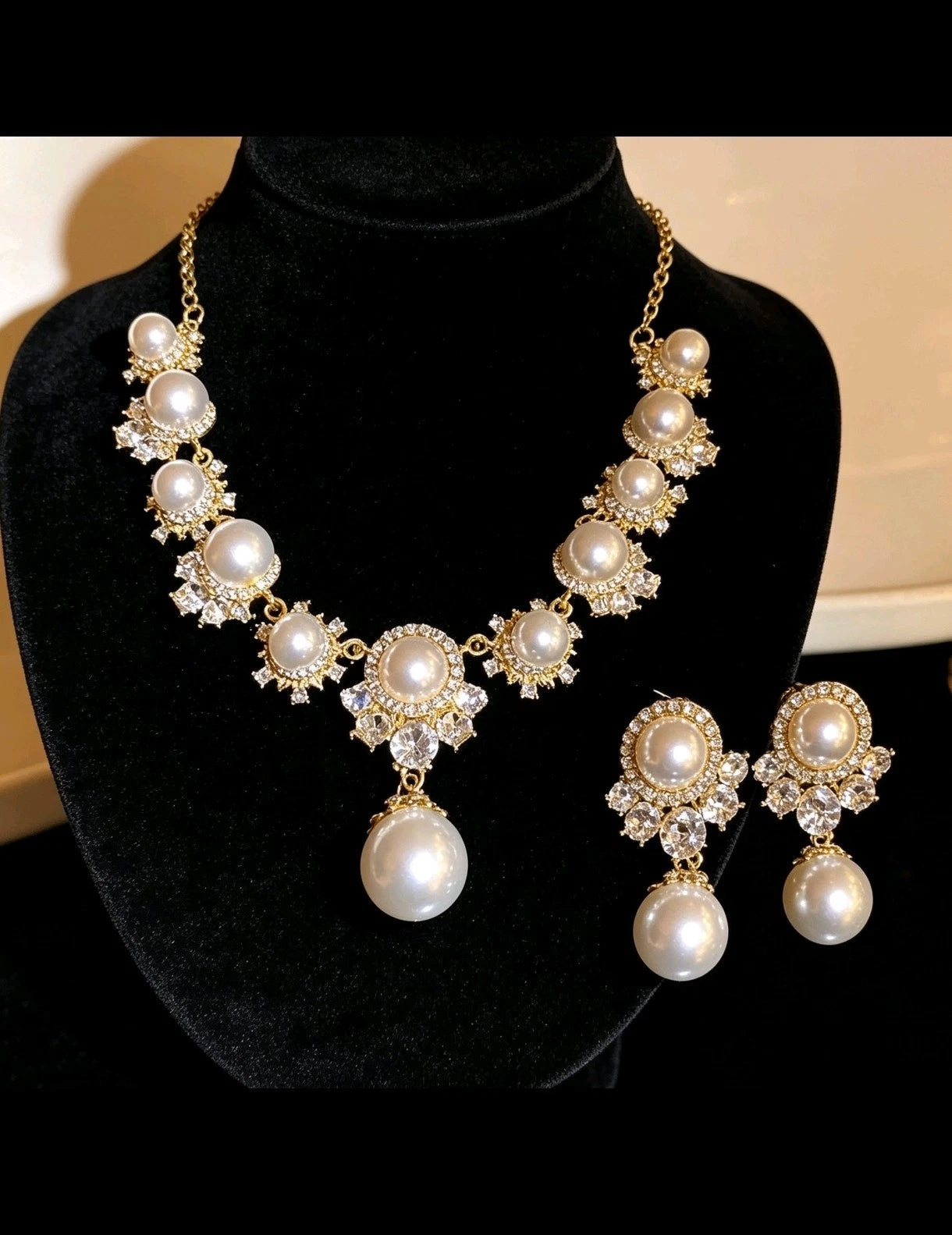 Set aus Zirkonia, Kristallen und großen Perlen im Vintage- und Hofstil, 2-teilig