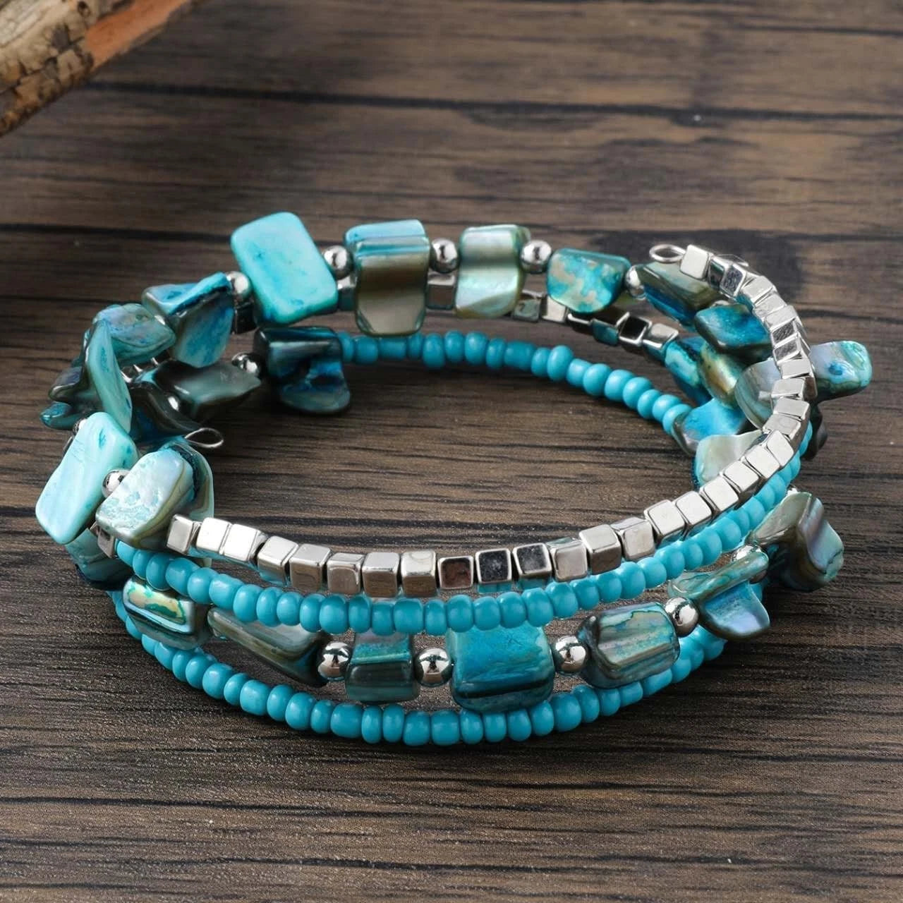 Handgefertigtes Boho-Schmuckset mit Perlen, mehrsträngige Halskette mit natürlicher Muschel