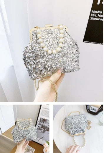 Pochette da Sera in Paillettes Argentate con Maniglia in Perle e Catena Staccabi