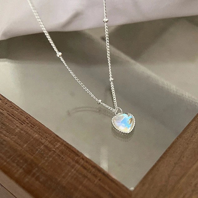 collana in argento S925 con ciondolo pietra opale a forma di cuore