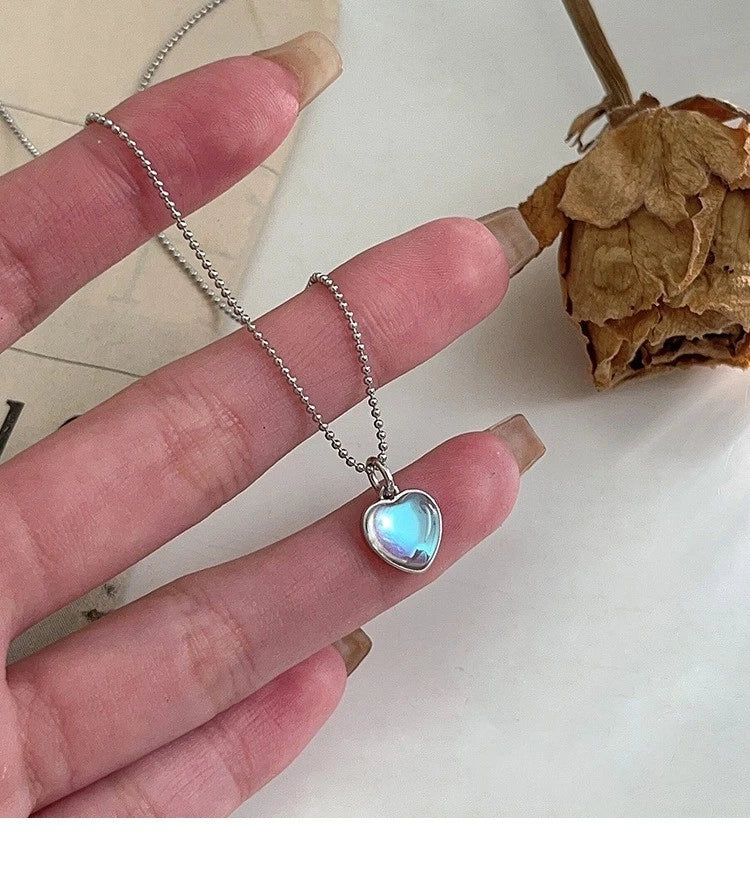 collana in argento S925 con ciondolo pietra opale a forma di cuore