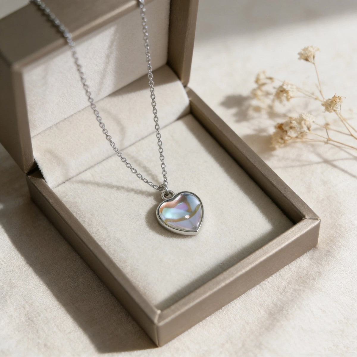 collana in argento S925 con ciondolo pietra opale a forma di cuore