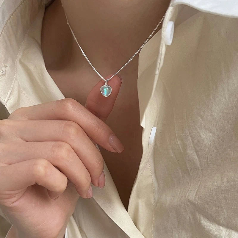 collana in argento S925 con ciondolo pietra opale a forma di cuore