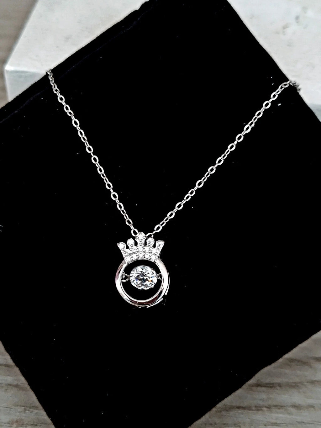 collana in argento 925 con ciondolo a forma di corona