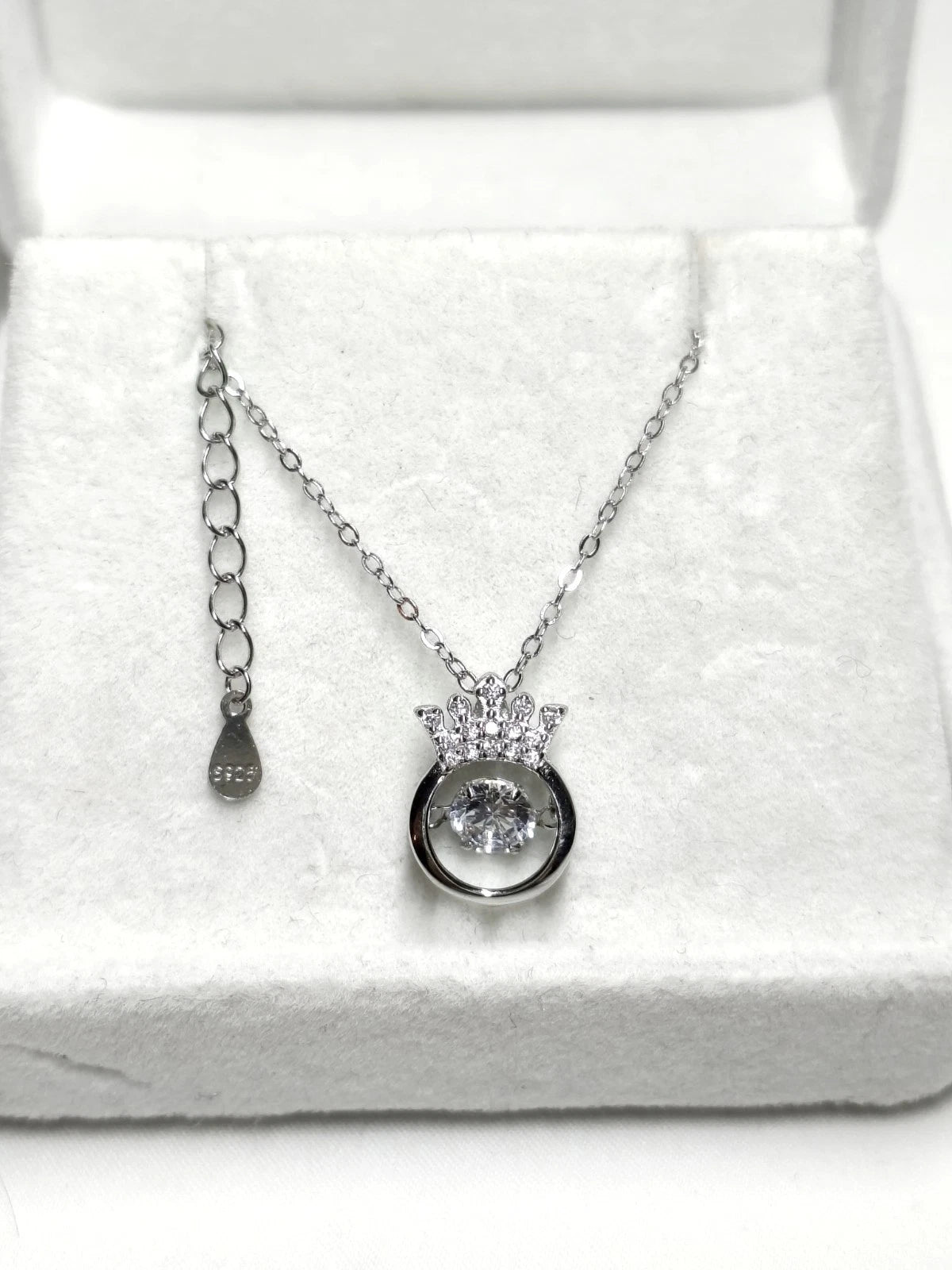 collana in argento 925 con ciondolo a forma di corona