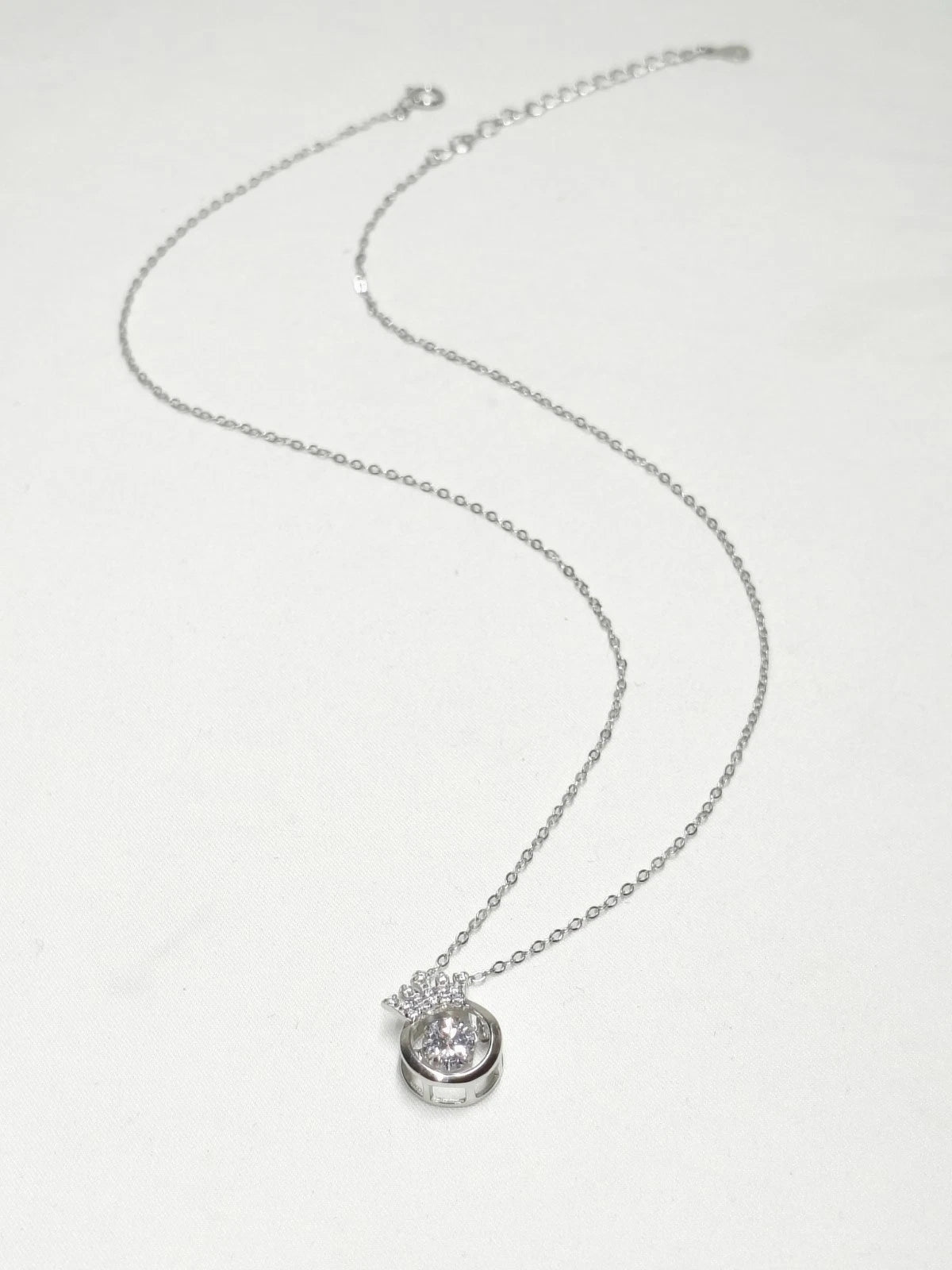 collana in argento 925 con ciondolo a forma di corona