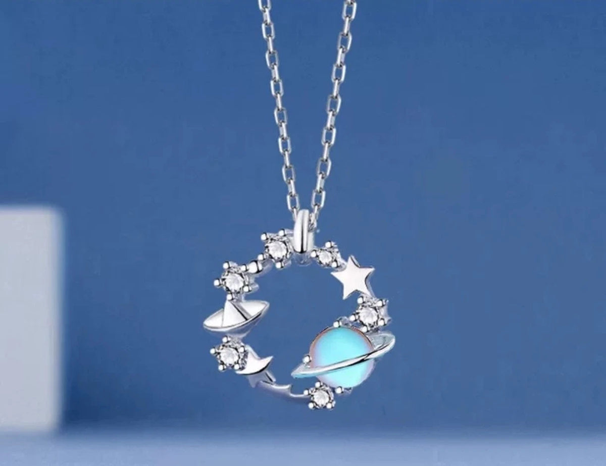 Collana in argento S925 con ciondolo cielo stellato in opale, tema spaziale