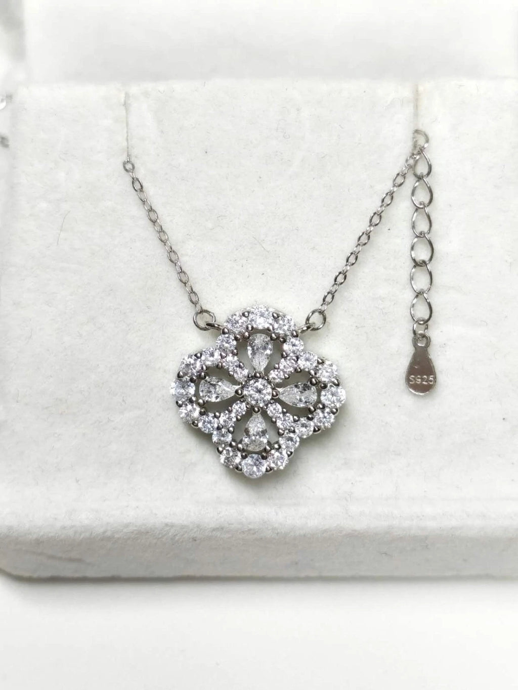 Collana trifoglio fortunato in argento 925 con pietre incastonate,ipoallergenica