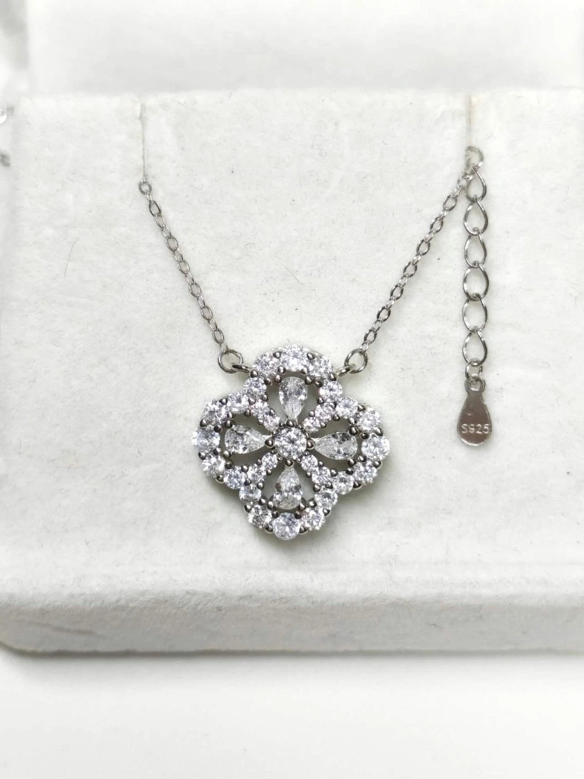 Collana trifoglio fortunato in argento 925 con pietre incastonate,ipoallergenica