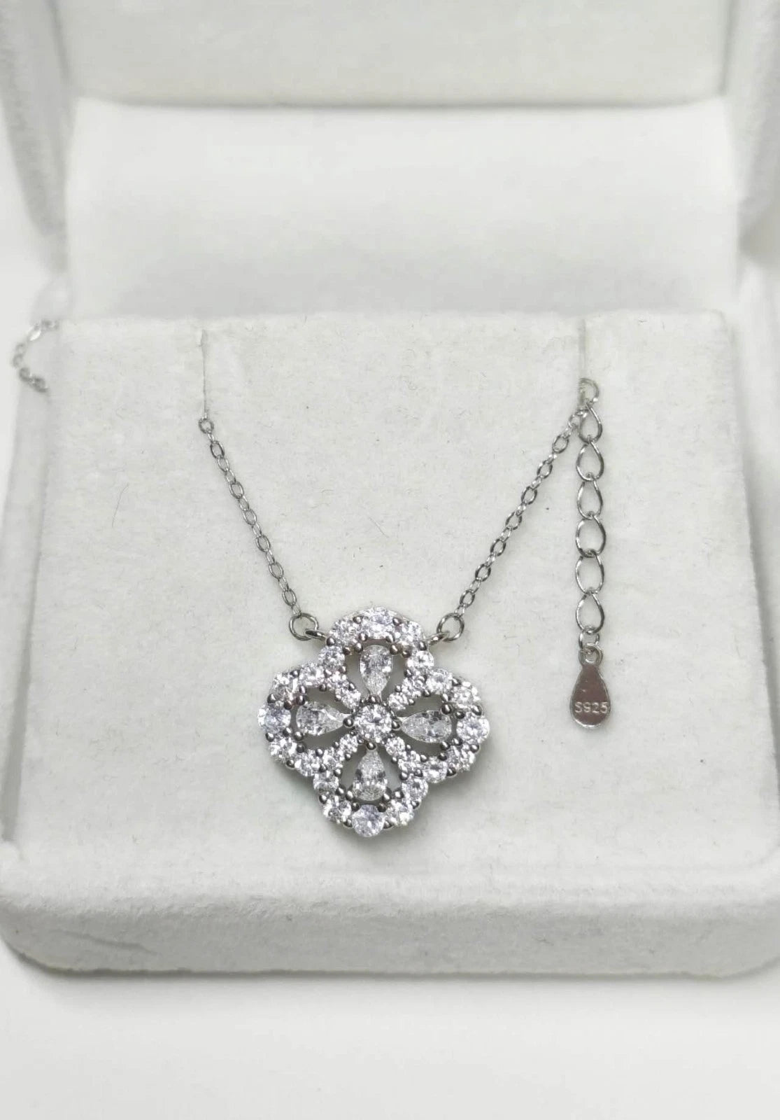 Collana trifoglio fortunato in argento 925 con pietre incastonate,ipoallergenica