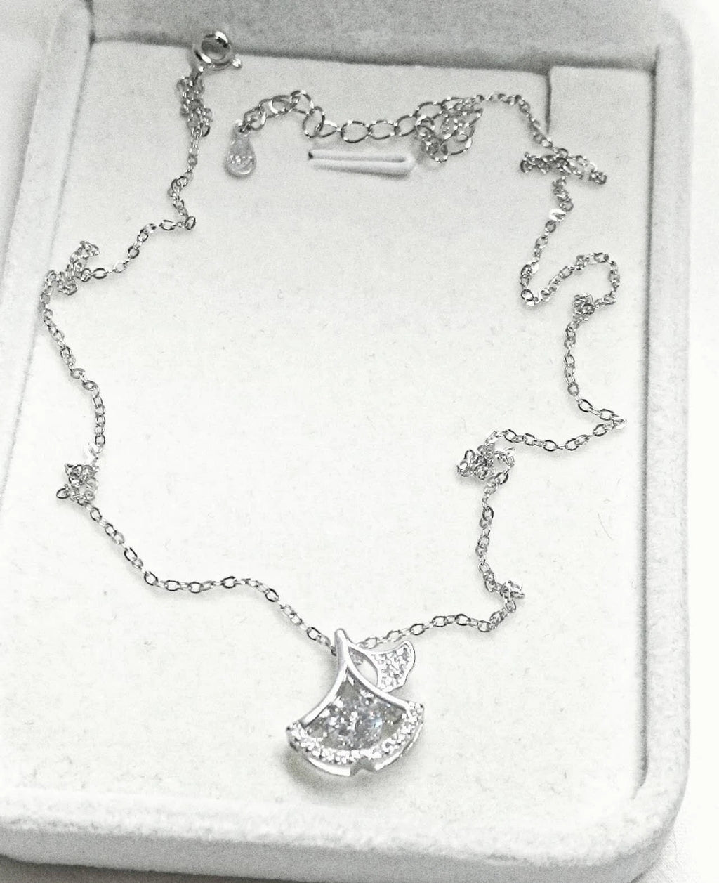 Collana Pendente Foglia Ginkgo Argento 925 Zirconi Brillanti, Catena Regolabile