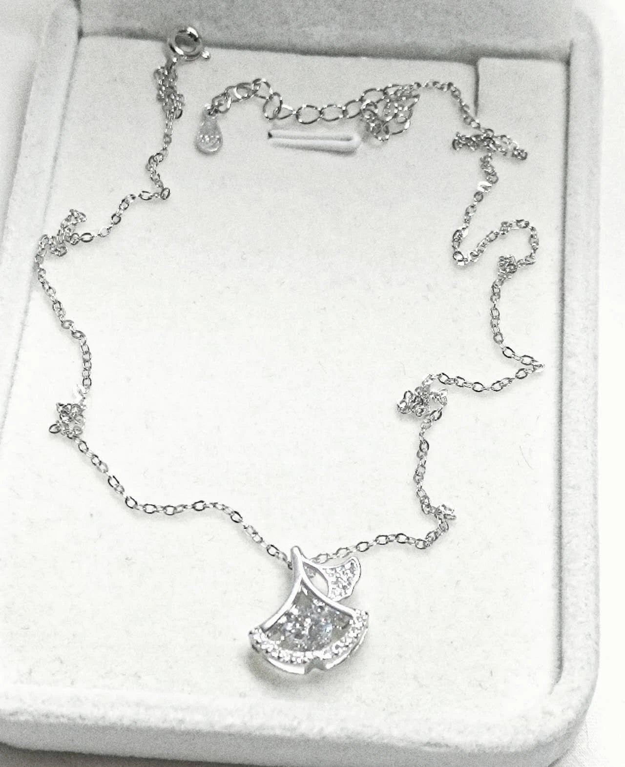 Collana Pendente Foglia Ginkgo Argento 925 Zirconi Brillanti, Catena Regolabile