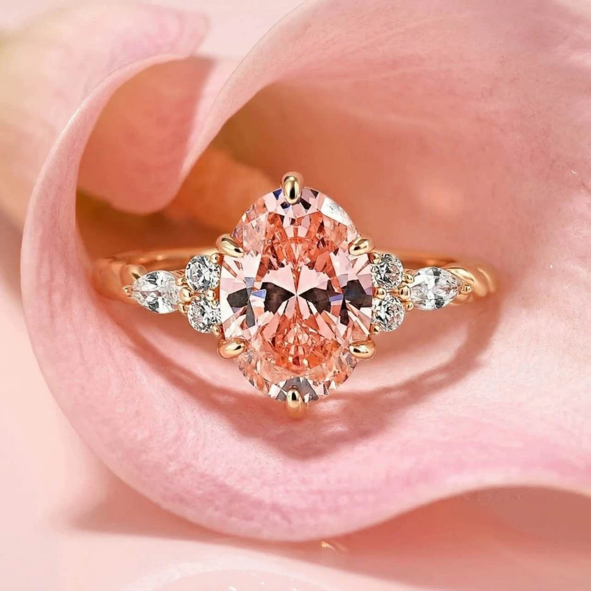 Anello stile vintage a tema tramonto con diamanti e design a corda intrecciata