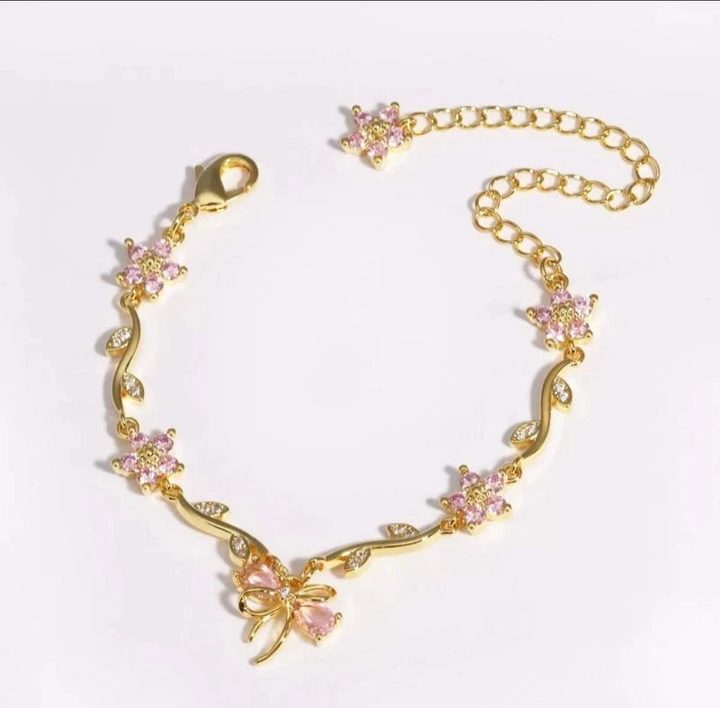 Bracciale regolabile con fiocco e fiore color oro e zirconi con cristalli