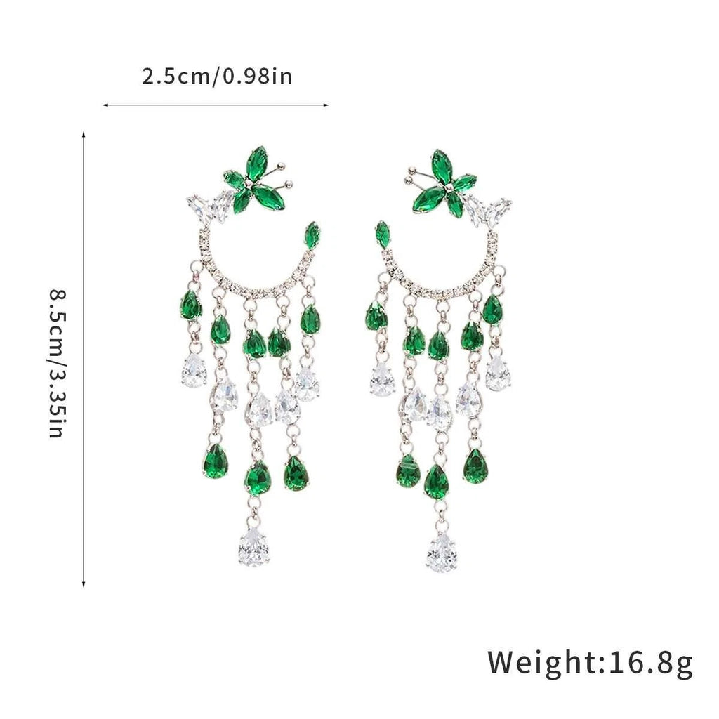 Orecchini trendy con zirconi e nappe con motivi forma farfalla (ago d'argento)