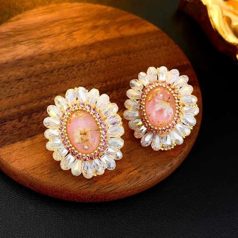 Trendige Ohrringe aus Kristall und Harz in Blumenform im Vintage-Stil (Silbernadel)