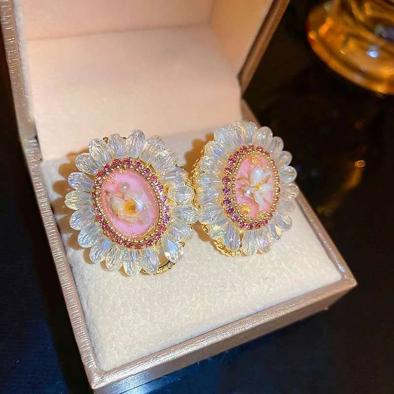 Trendige Ohrringe aus Kristall und Harz in Blumenform im Vintage-Stil (Silbernadel)