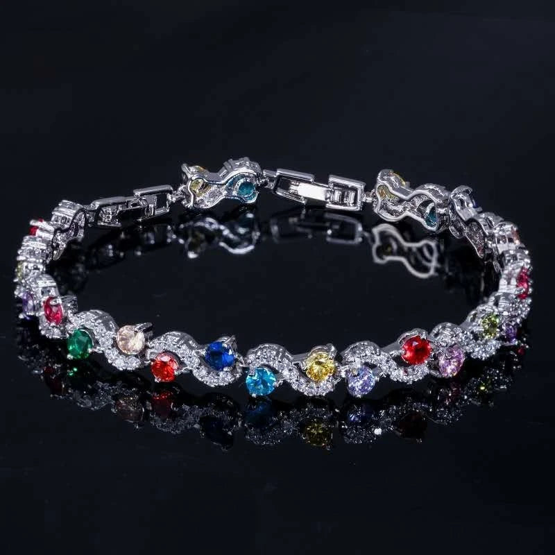 Modisches Armband mit Wellen aus farbigen AAA-Zirkonia und 18k Weißgoldbeschichtung