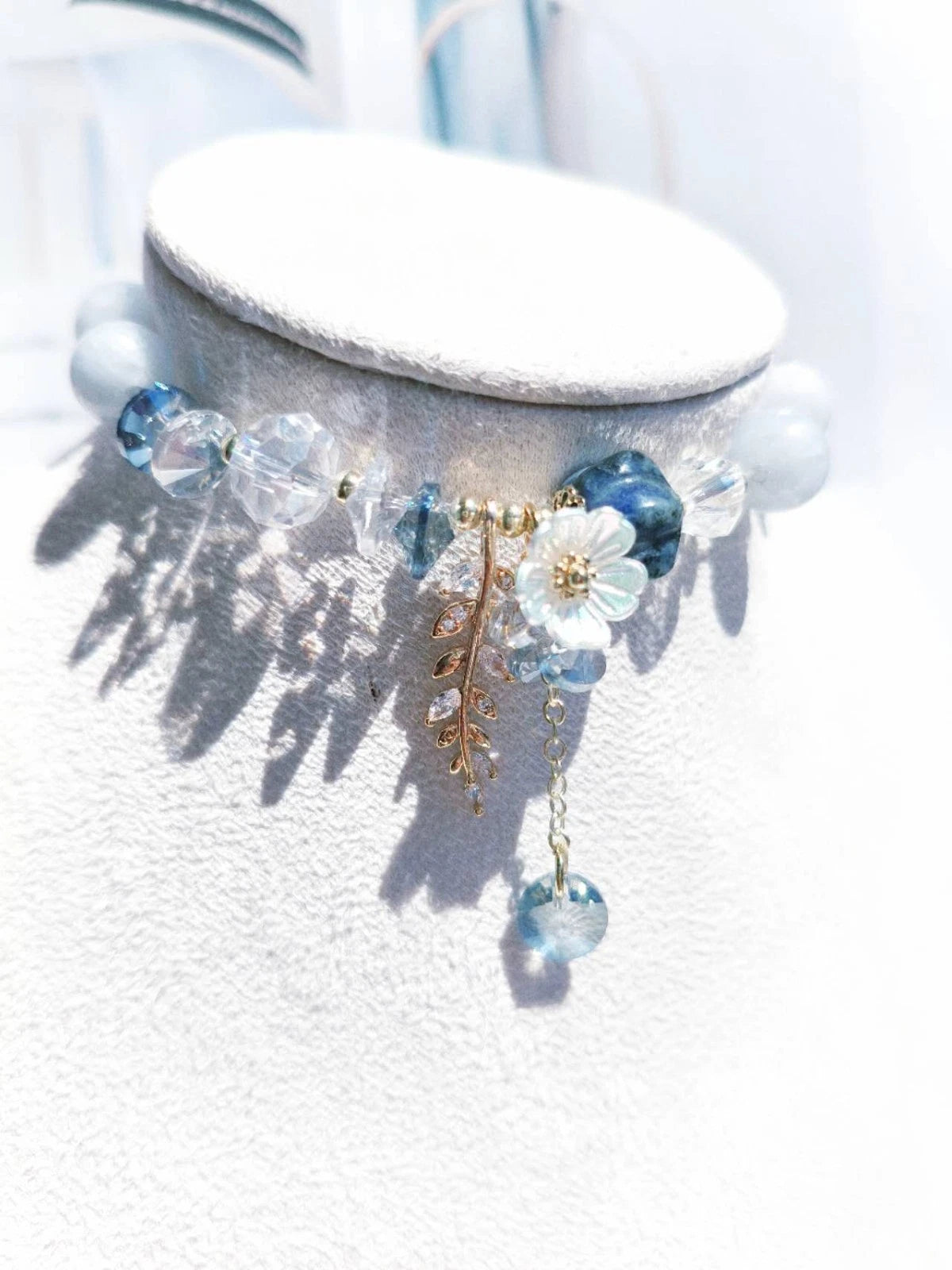 Handgefertigtes Armband mit blauen Natursteinen, Ozean-Stil, Aquamarin