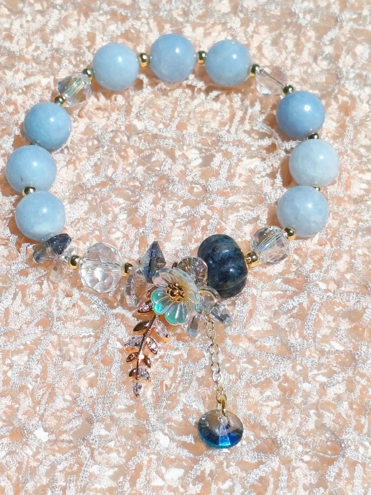 Handgefertigtes Armband mit blauen Natursteinen, Ozean-Stil, Aquamarin