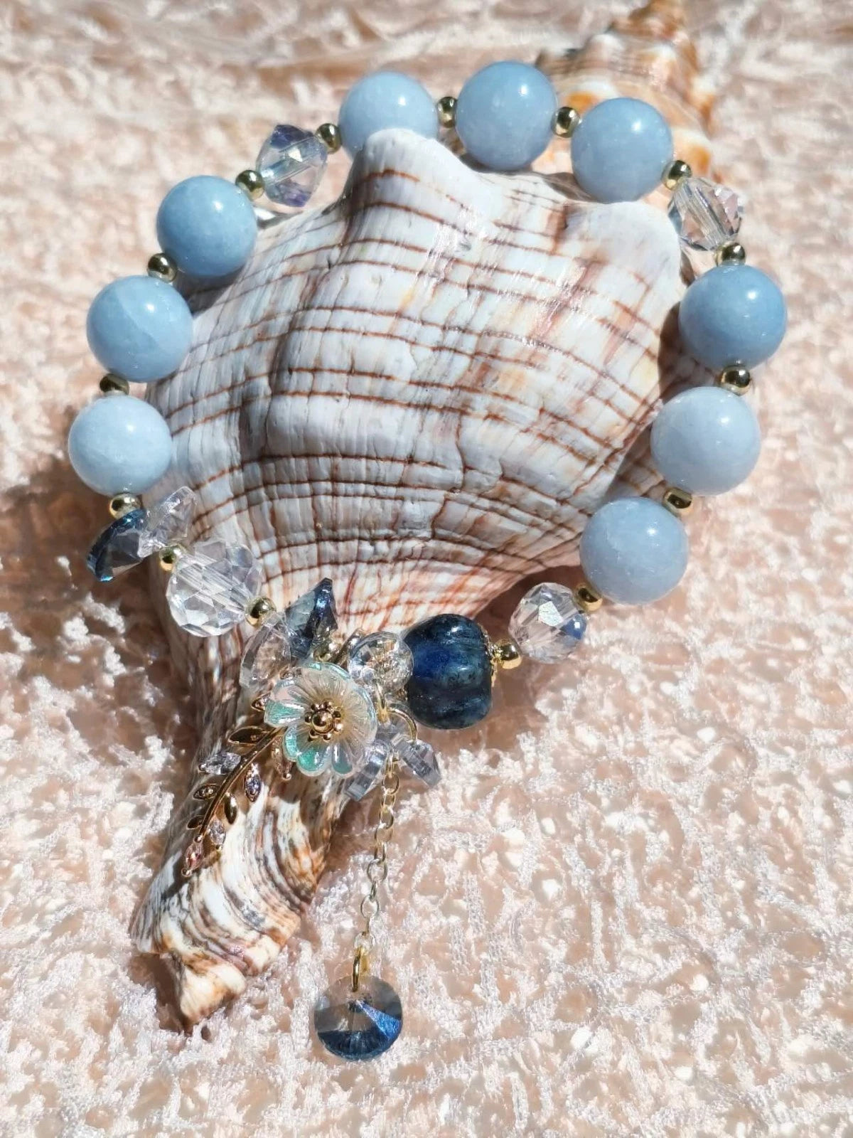 Handgefertigtes Armband mit blauen Natursteinen, Ozean-Stil, Aquamarin