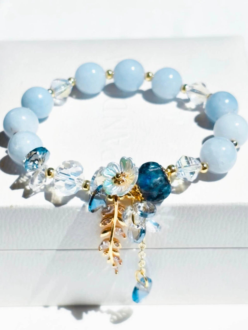 Bracciale artigianale con pietre naturali blu, stile oceano, acquamarina