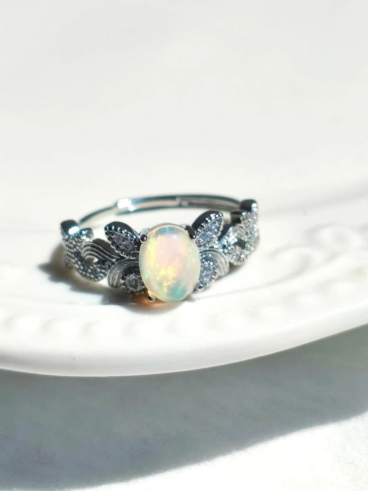 Ring mit Öffnung und Opalstein