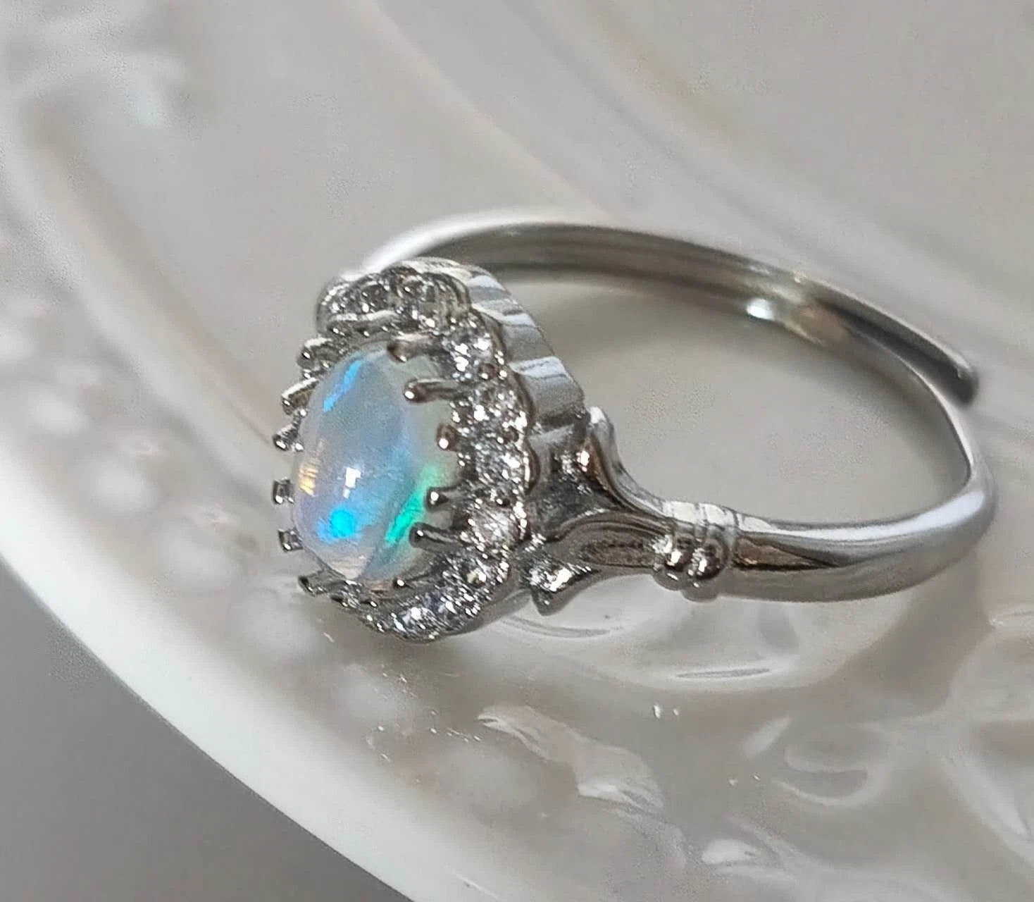 Offene Ringe mit Opalstein