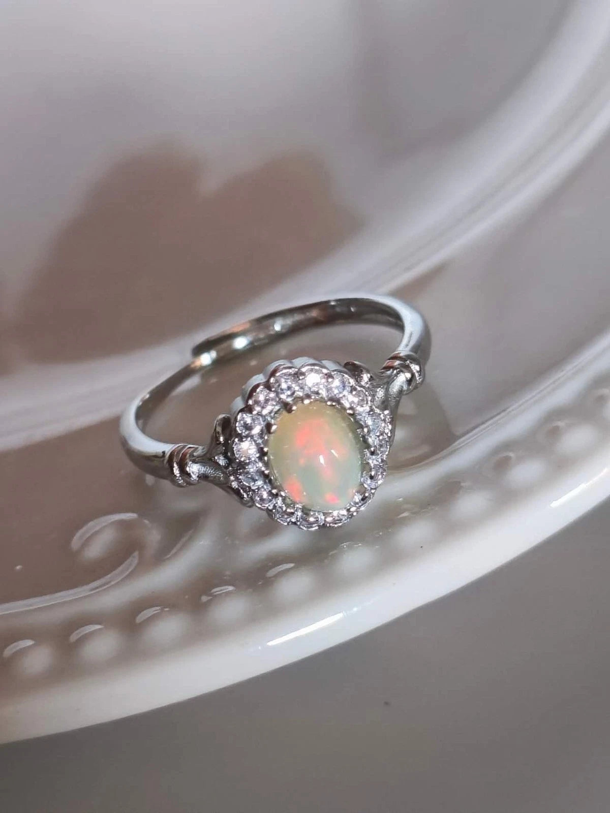 Offene Ringe mit Opalstein