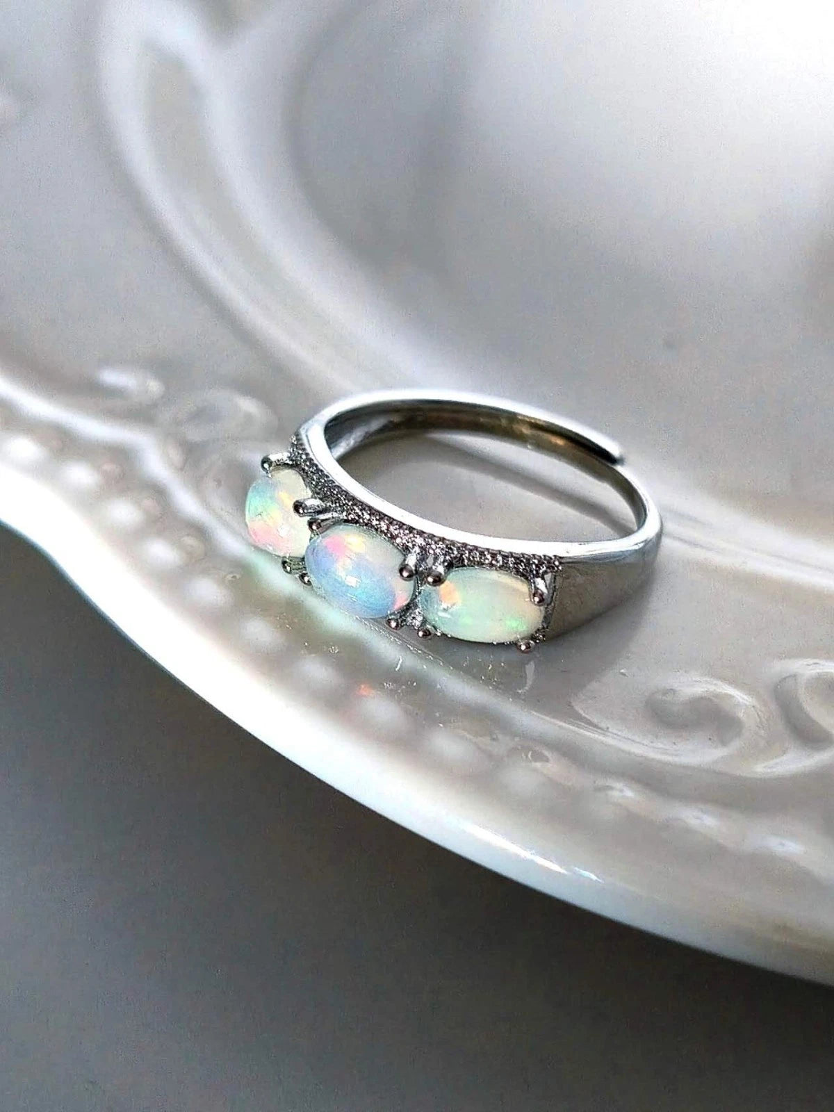Offene Ringe mit Opalstein