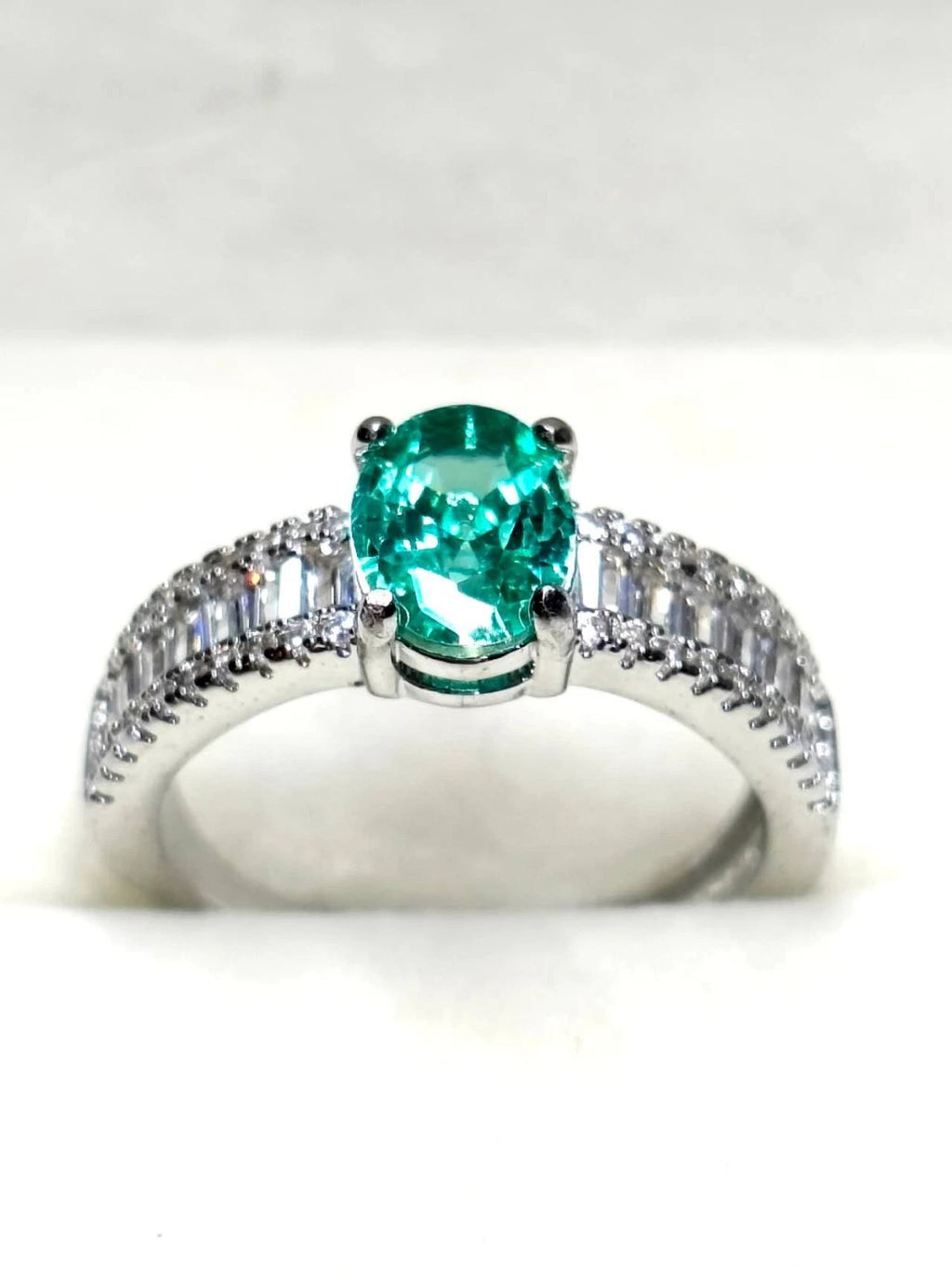 Verstellbarer Ring mit grünem Zirkon, hypoallergenes Sterlingsilber