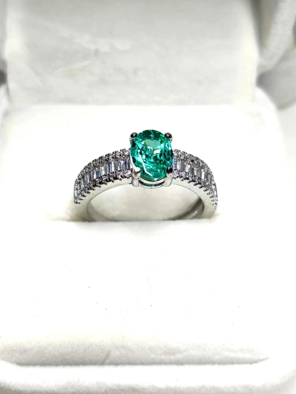 Verstellbarer Ring mit grünem Zirkon, hypoallergenes Sterlingsilber