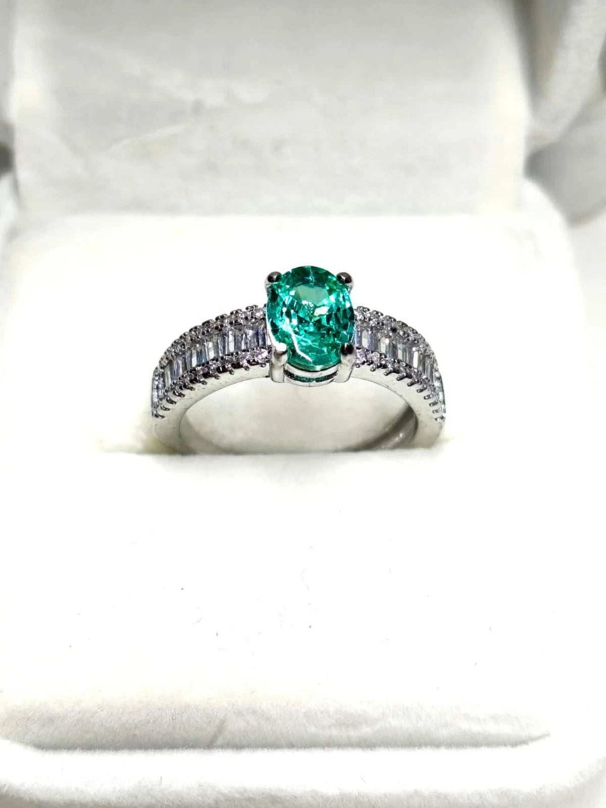 Verstellbarer Ring mit grünem Zirkon, hypoallergenes Sterlingsilber