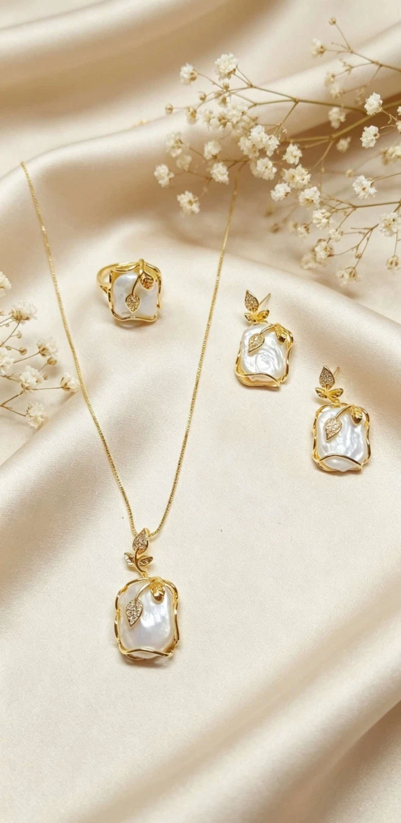 Schmuckset mit natürlichen Barockperlen, 3-teilig, 18 Karat vergoldet, französischer Stil