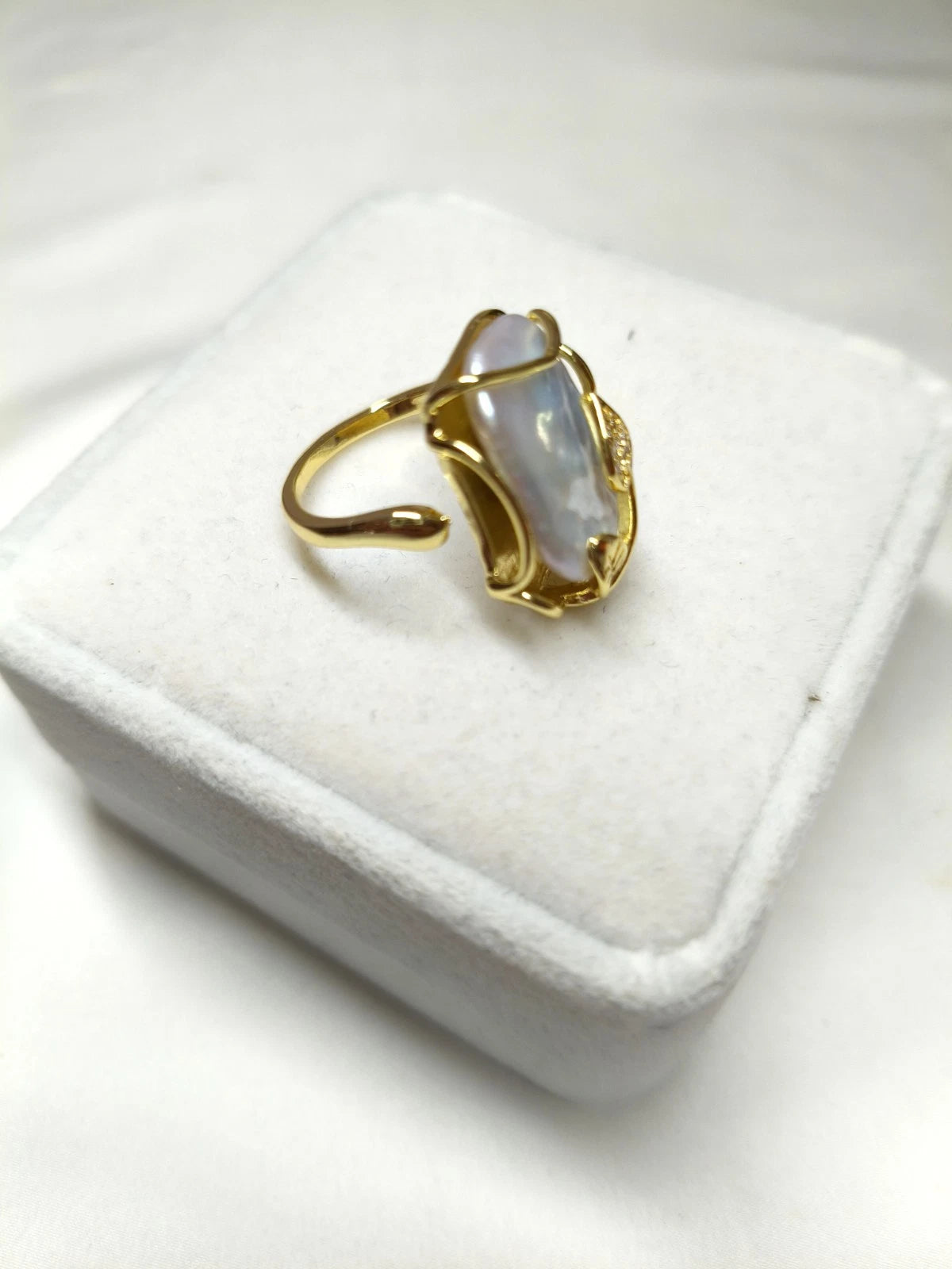 Schmuckset mit natürlichen Barockperlen, 3-teilig, 18 Karat vergoldet, französischer Stil