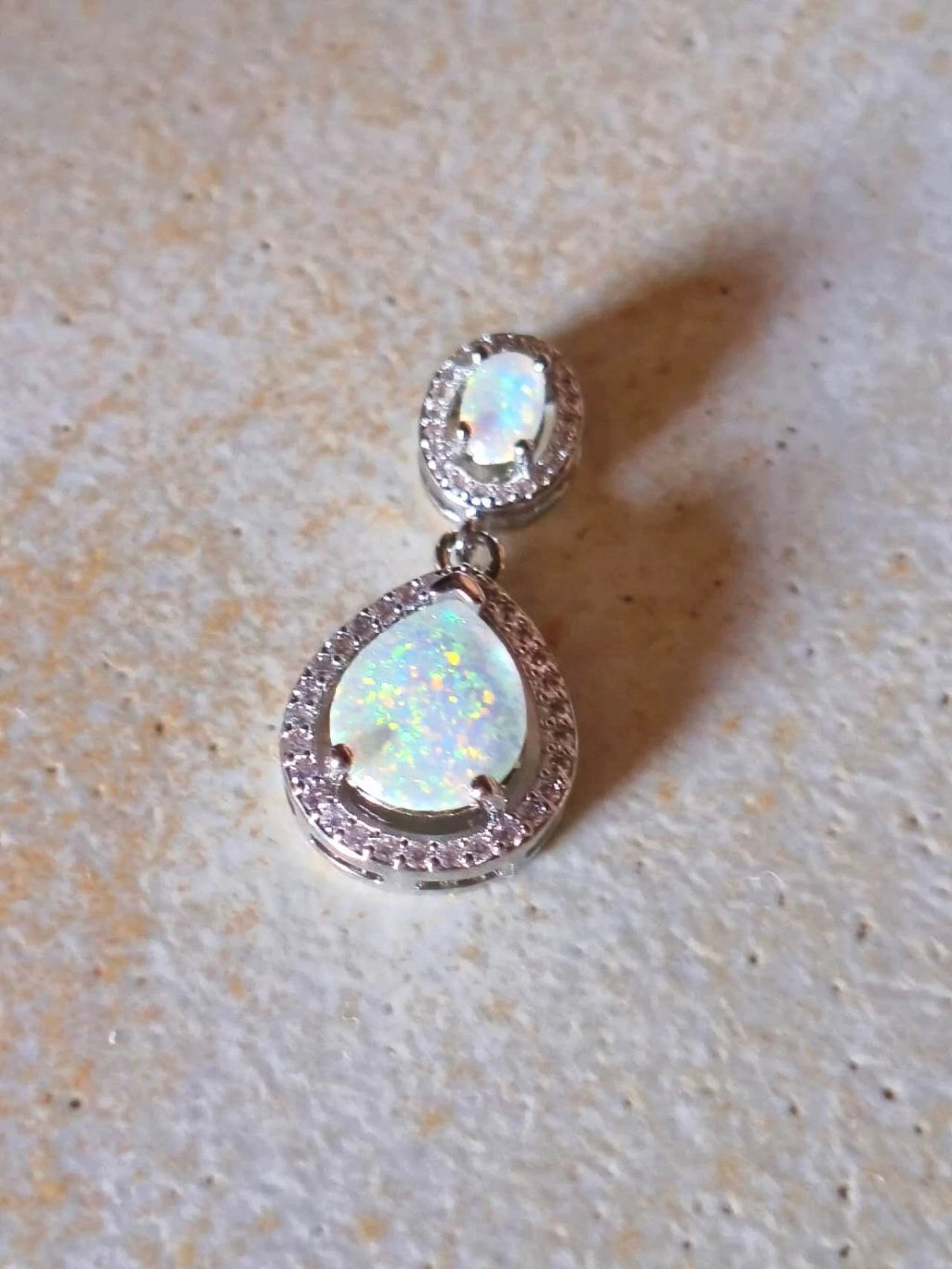 Necklace with two drop-shaped opals with 18K white gold plating