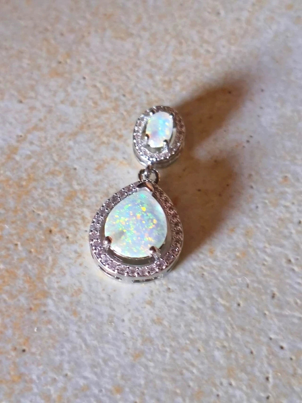 Necklace with two drop-shaped opals with 18K white gold plating