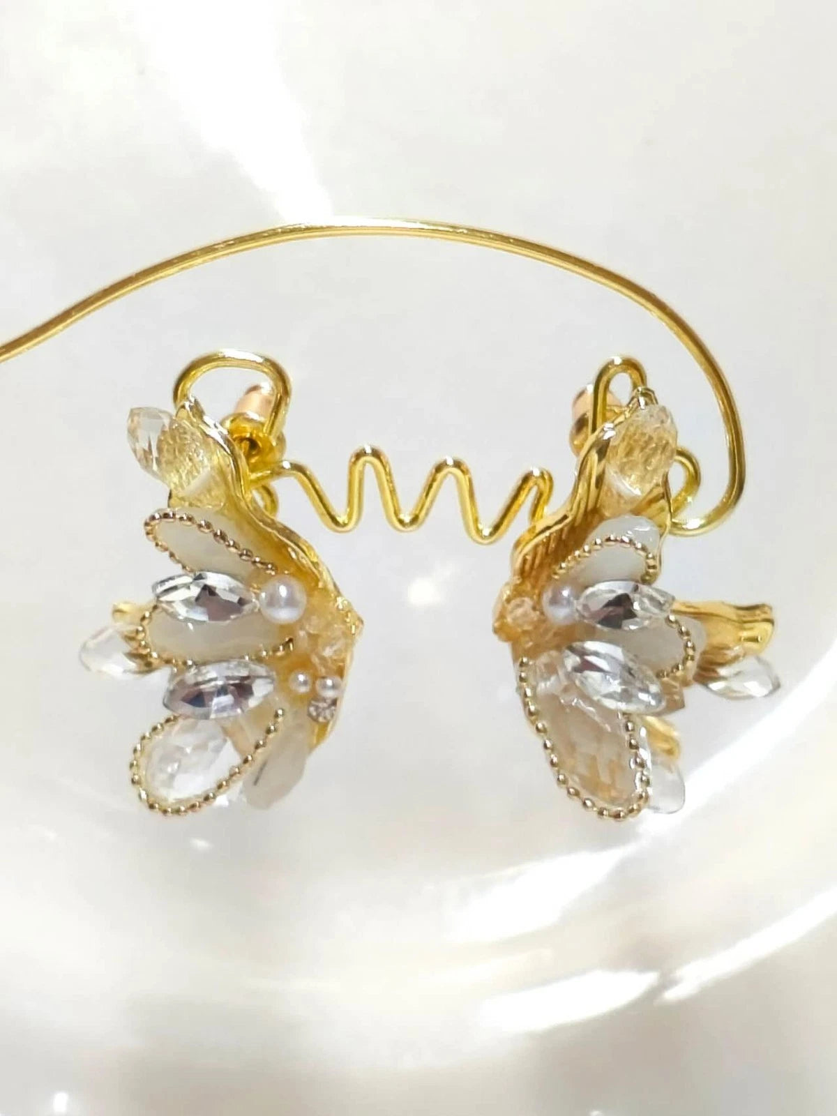 Orecchini Farfalla Ali Cristallo e Perla Naturale Doppio Uso, Ipoallergenici