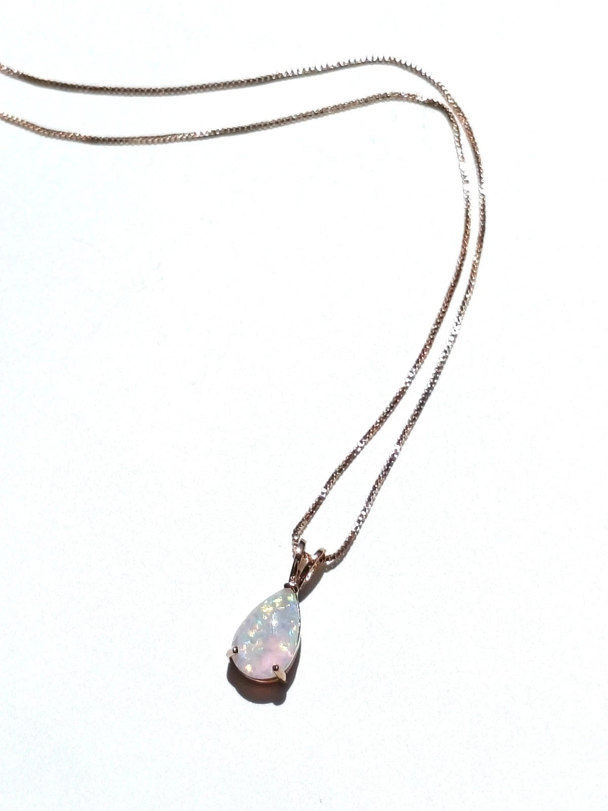 Collana di opale forma goccia placcato in oro bianco 18K
