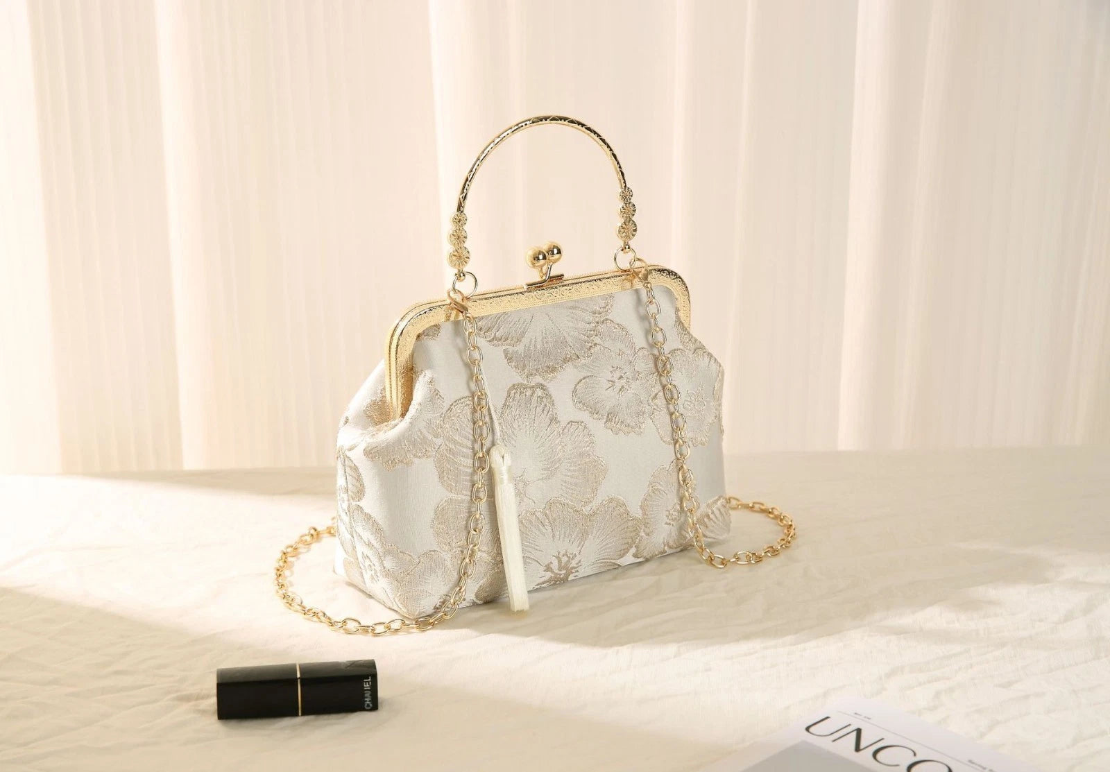 Borsa in seta jacquard avorio e oro, pochette da sera stile orientale vintage