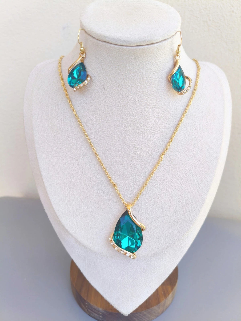 Set Gioielli Zircone Goccia Placcato Oro, Collana Ciondolo e Orecchini Pendenti