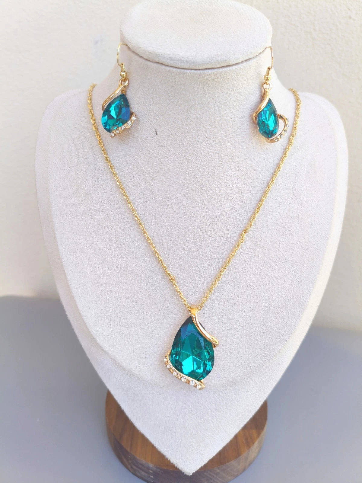 Set Gioielli Zircone Goccia Placcato Oro, Collana Ciondolo e Orecchini Pendenti