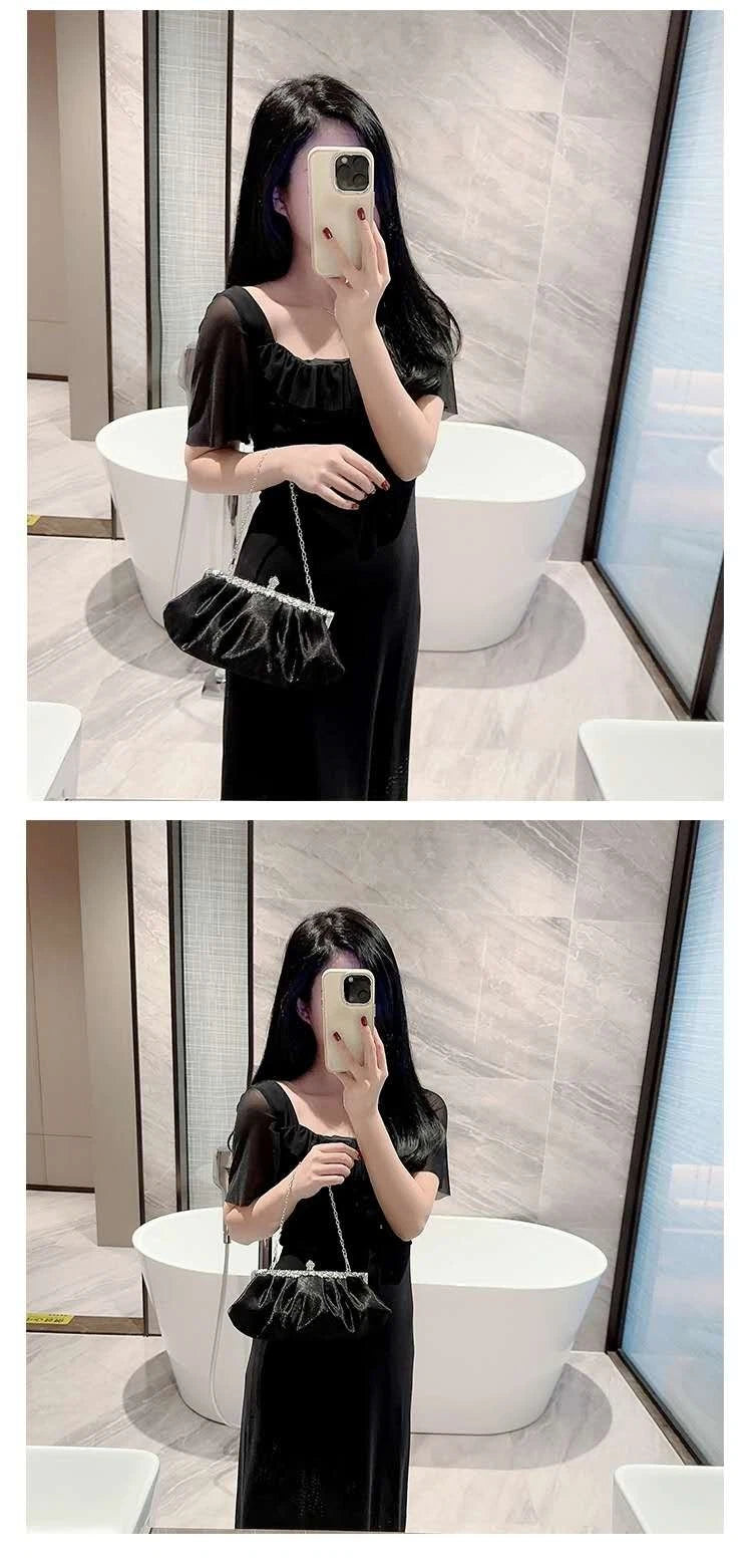 Pochette da sera in raso lucido nero con finitura strass