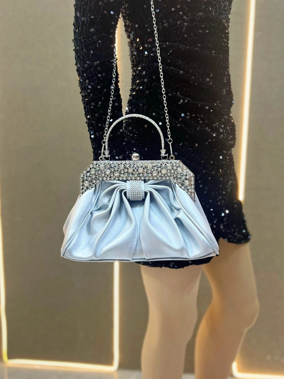 Pochette in ecopelle con Chiusura a Bocchetta e Cristalli